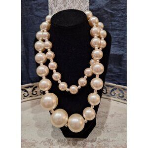 Vintage-Inspired Faux Pearl Strand Elegant Statement Necklace with Graduated Bea